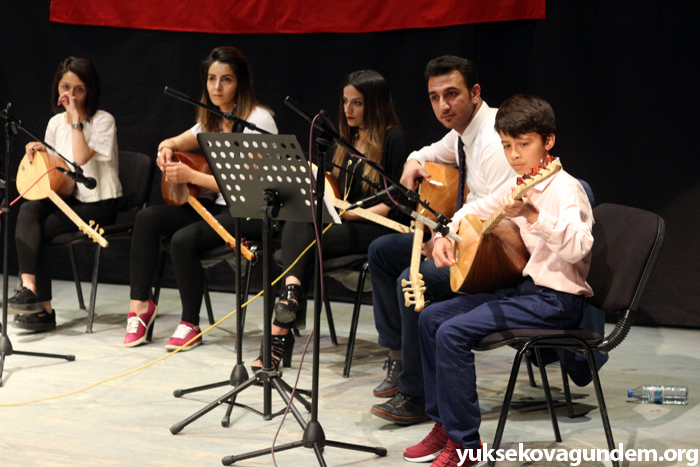 Yüksekova'da resim sergisi ve sertifika töreni 12
