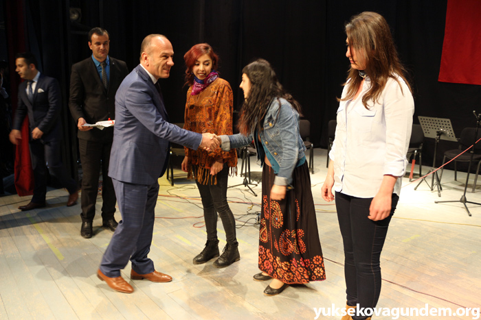 Yüksekova'da resim sergisi ve sertifika töreni 14