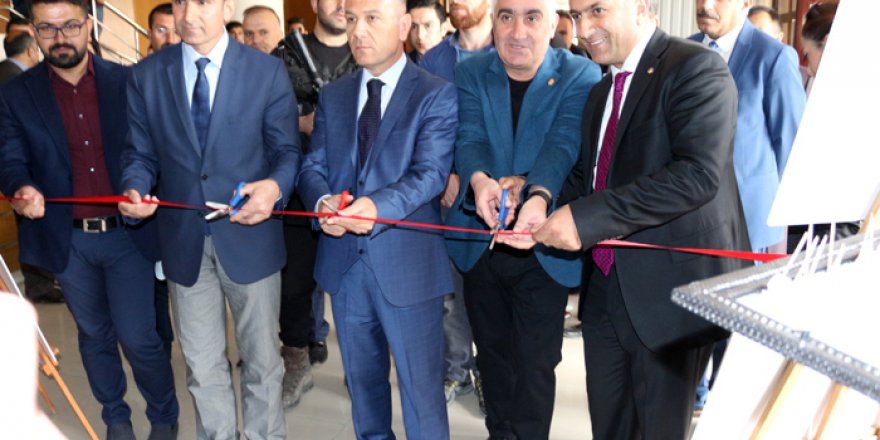 Yüksekova'da resim sergisi ve sertifika töreni