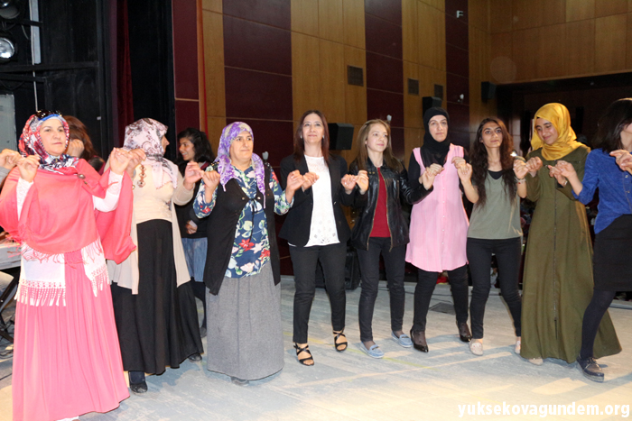 Yüksekova'da anneler günü kutlandı 12