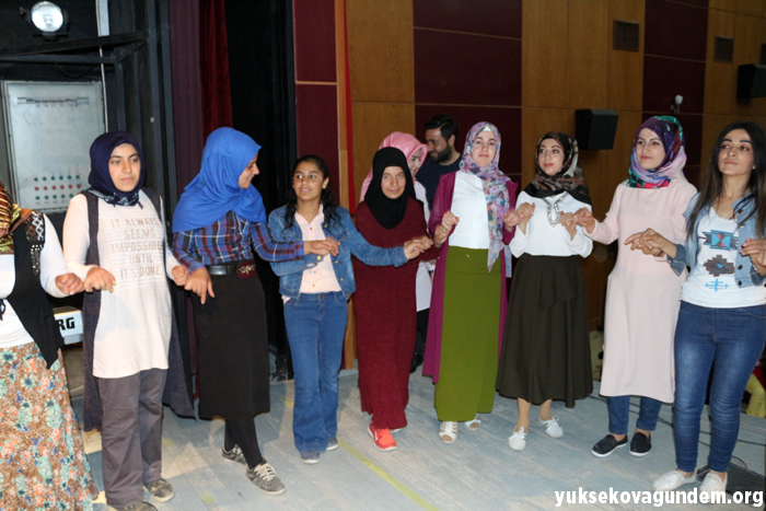 Yüksekova'da anneler günü kutlandı 19