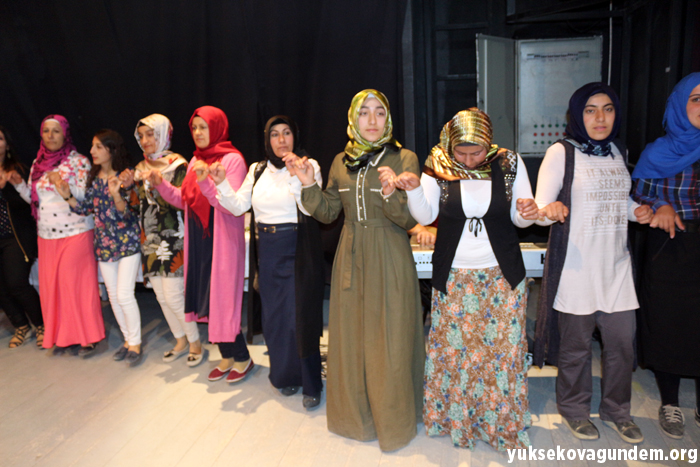 Yüksekova'da anneler günü kutlandı 20