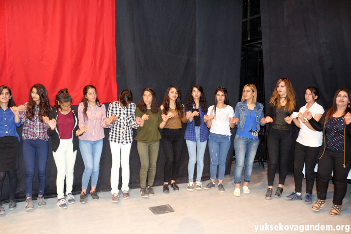 Yüksekova'da anneler günü kutlandı 21