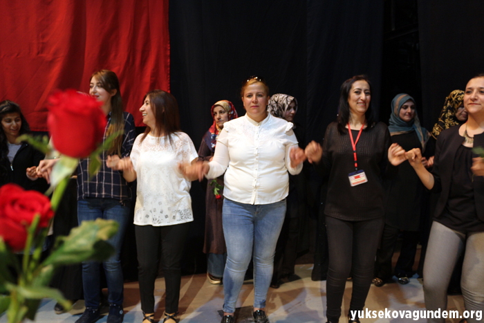 Yüksekova'da anneler günü kutlandı 25