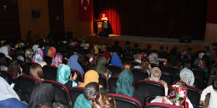 Yüksekova'da anneler günü kutlandı