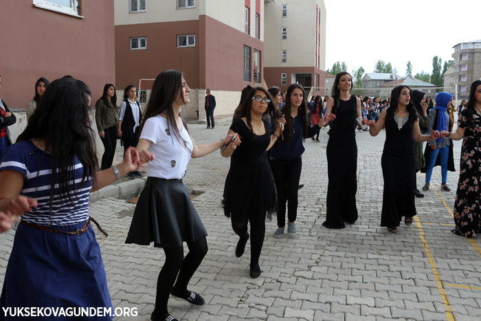 Yüksekova'da Bahar şenliği ve mezuniyet töreni 19