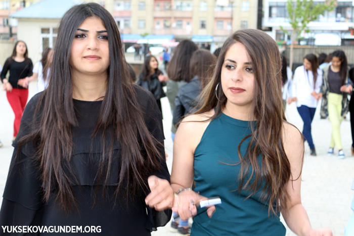 Yüksekova'da Bahar şenliği ve mezuniyet töreni 61
