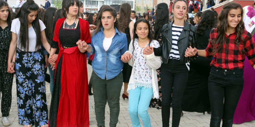 Yüksekova'da Bahar şenliği ve mezuniyet töreni