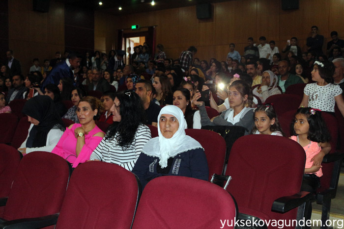 Yüksekova'da resim sergisi ve mezuniyet töreni 12
