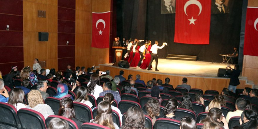 Yüksekova'da resim sergisi ve mezuniyet töreni