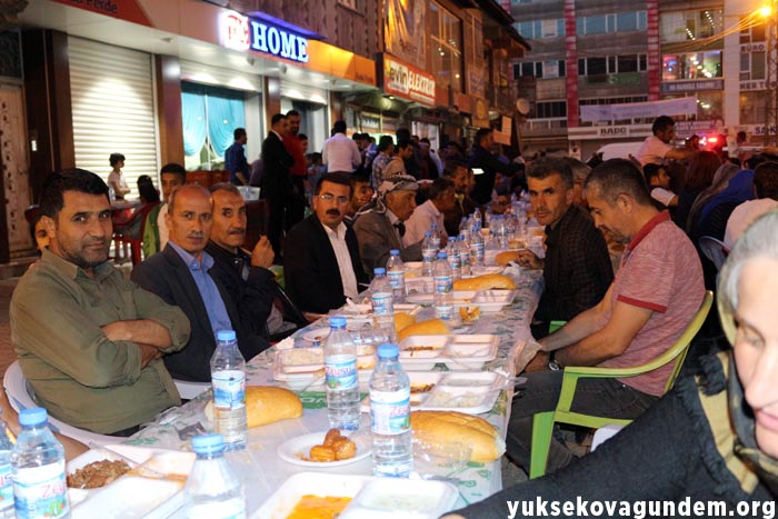 VEDAŞ Yüksekova'da iftar yemeği verdi 10