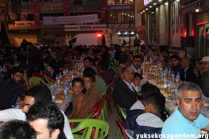 VEDAŞ Yüksekova'da iftar yemeği verdi 14