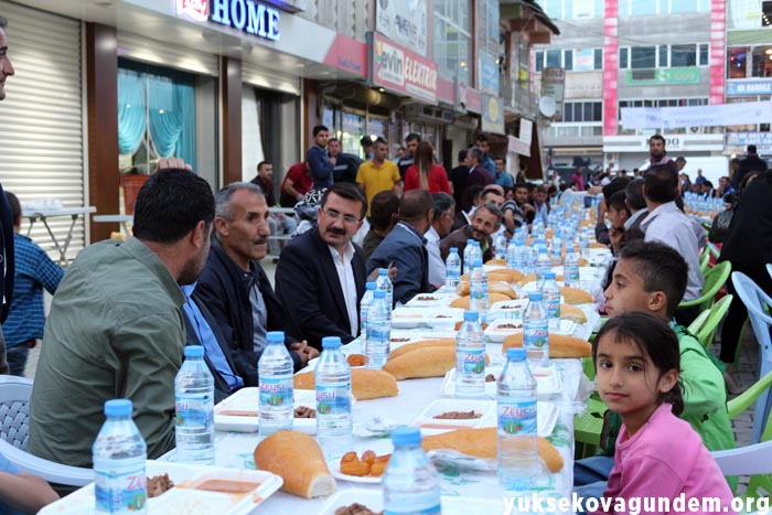 VEDAŞ Yüksekova'da iftar yemeği verdi 3