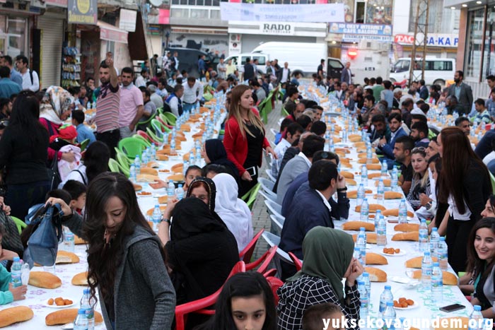 VEDAŞ Yüksekova'da iftar yemeği verdi 5