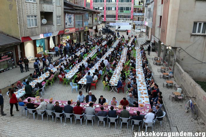 VEDAŞ Yüksekova'da iftar yemeği verdi 6