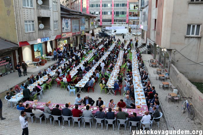 VEDAŞ Yüksekova'da iftar yemeği verdi 7
