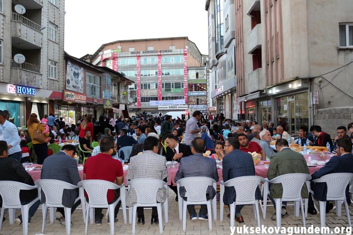 VEDAŞ Yüksekova'da iftar yemeği verdi 9