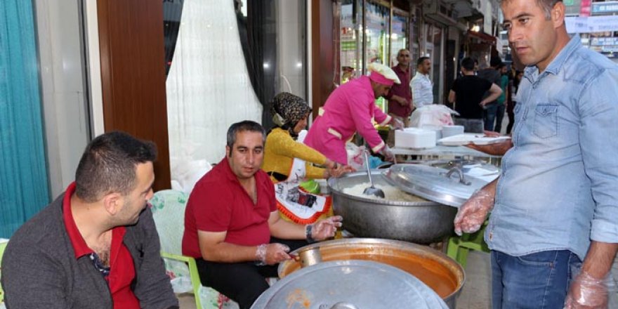 VEDAŞ Yüksekova'da iftar yemeği verdi