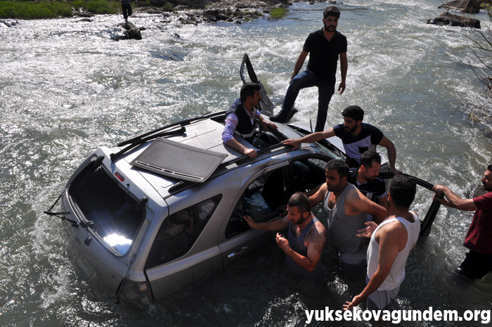 Yüksekova'da feci kaza: 1 ölü, 5 yaralı, 3 kayıp 17