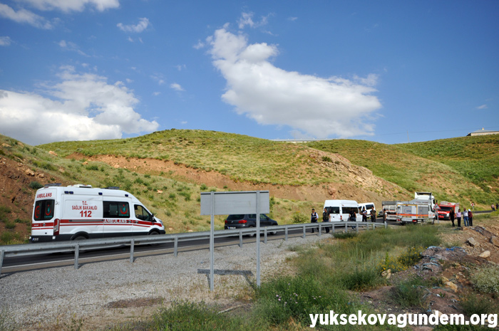 Yüksekova'da feci kaza: 1 ölü, 5 yaralı, 3 kayıp 23