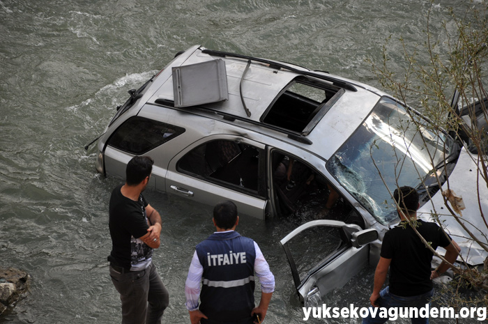 Yüksekova'da feci kaza: 1 ölü, 5 yaralı, 3 kayıp 5