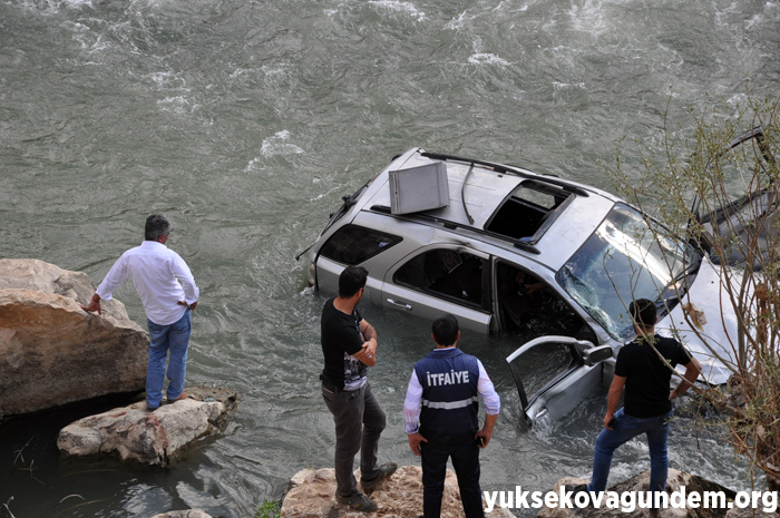 Yüksekova'da feci kaza: 1 ölü, 5 yaralı, 3 kayıp 6