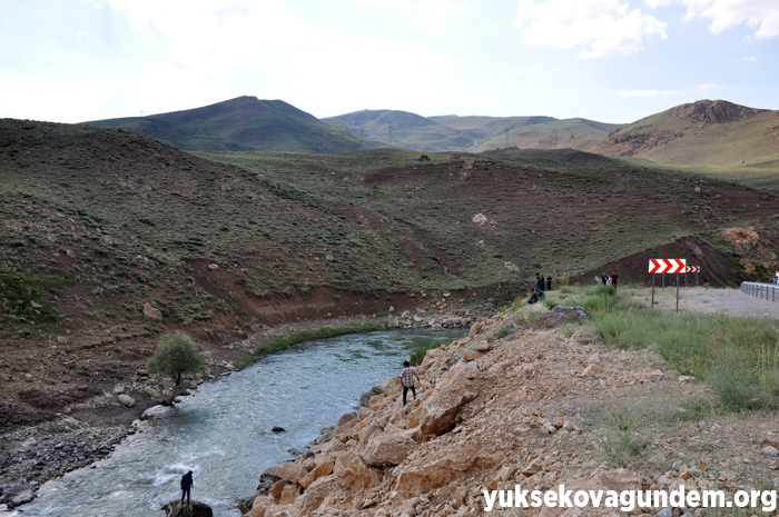 Yüksekova'da feci kaza: 1 ölü, 5 yaralı, 3 kayıp 7