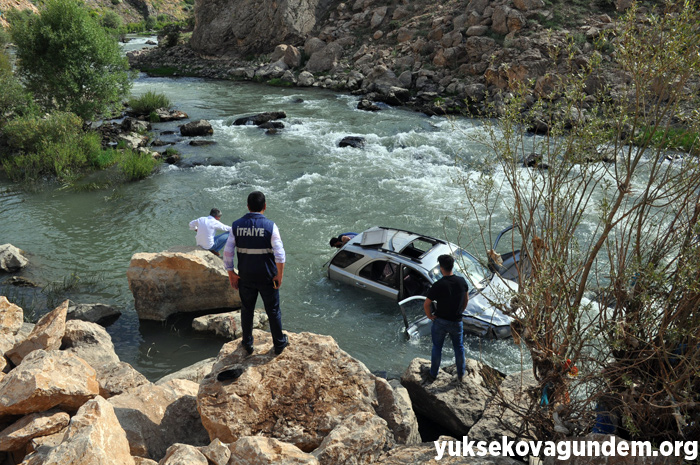 Yüksekova'da feci kaza: 1 ölü, 5 yaralı, 3 kayıp 8