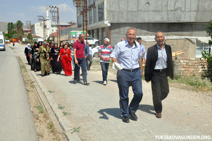 Kurtdiş ailesinin mutlu günü 27