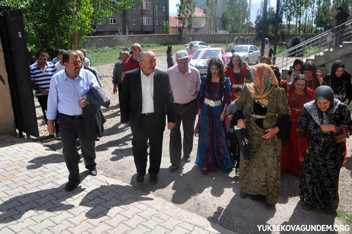 Kurtdiş ailesinin mutlu günü 78