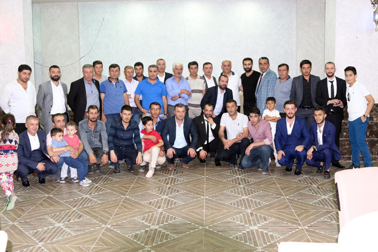 Aka Ailesinin Mutlu Günü 230