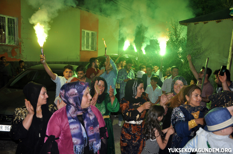 Çiftçi ailesinin mutlu günü 106