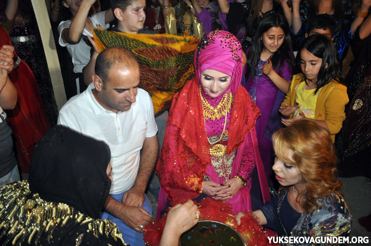 Çiftçi ailesinin mutlu günü 113