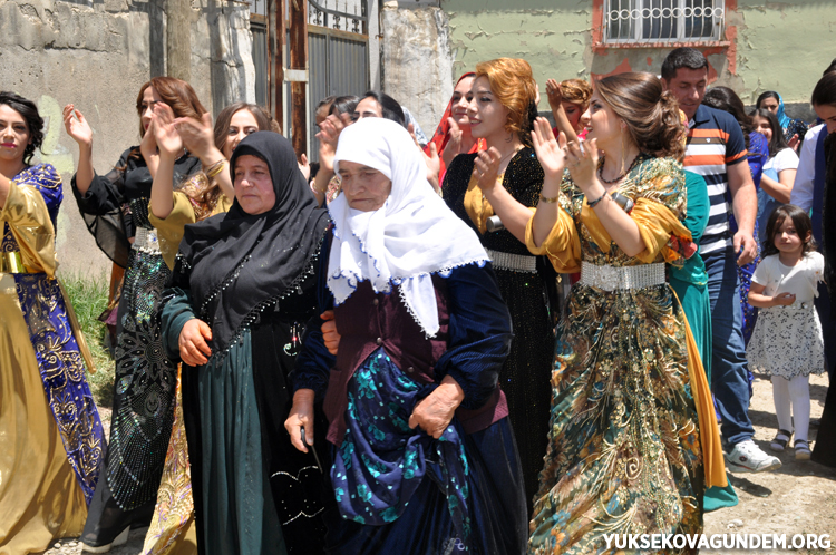 Çiftçi ailesinin mutlu günü 120