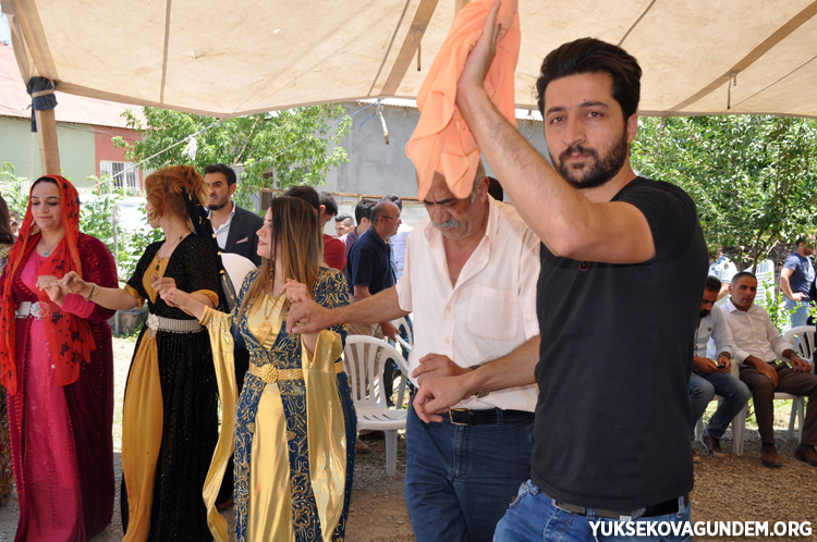 Çiftçi ailesinin mutlu günü 121