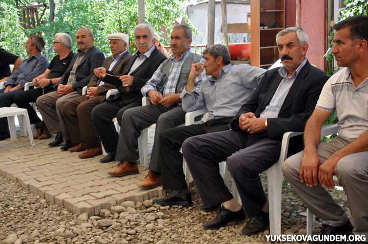 Çiftçi ailesinin mutlu günü 122