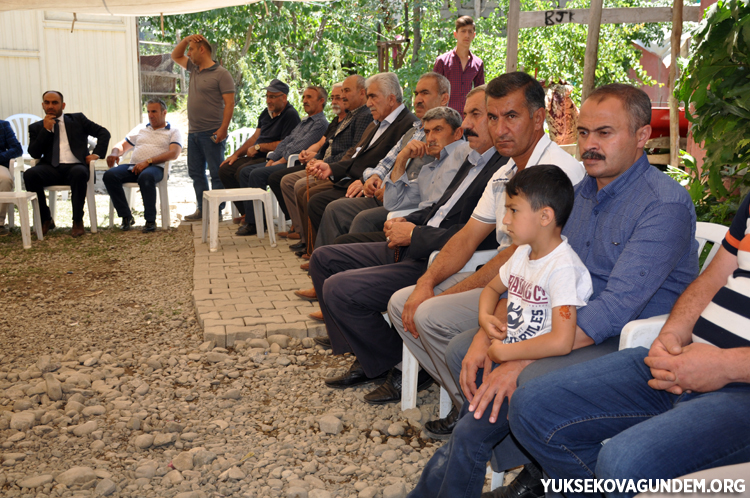 Çiftçi ailesinin mutlu günü 125