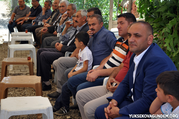 Çiftçi ailesinin mutlu günü 127