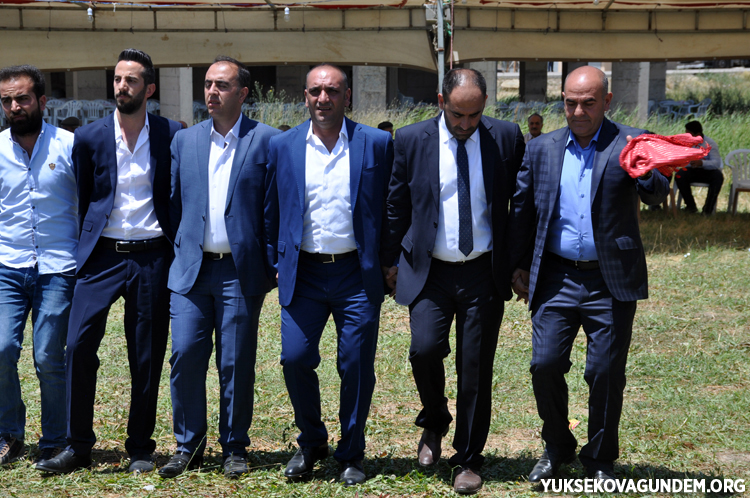 Çiftçi ailesinin mutlu günü 136