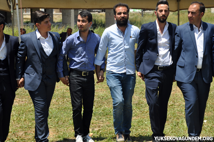 Çiftçi ailesinin mutlu günü 140