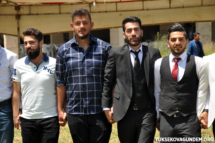 Çiftçi ailesinin mutlu günü 143