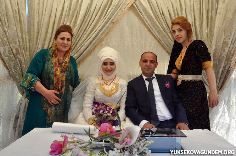 Çiftçi ailesinin mutlu günü 147