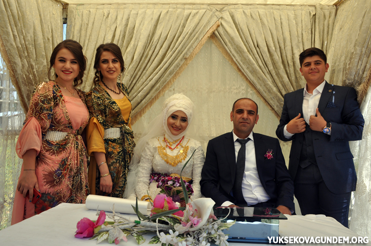 Çiftçi ailesinin mutlu günü 148