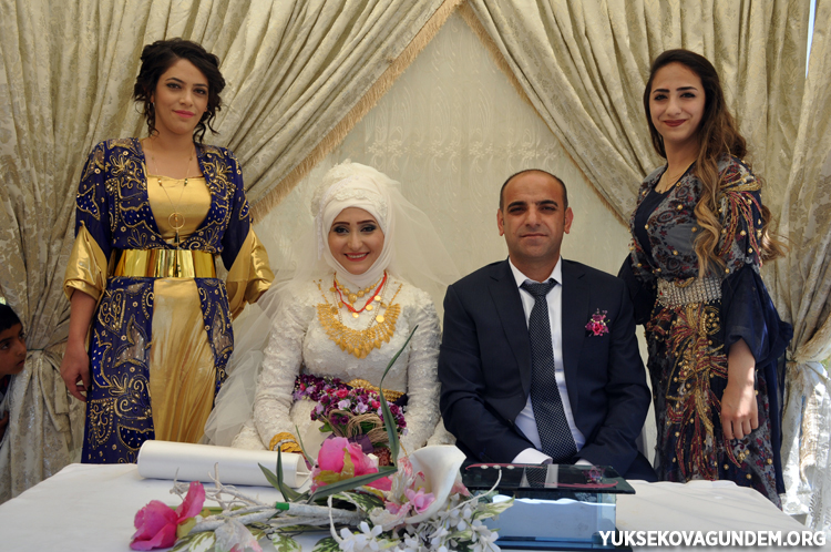 Çiftçi ailesinin mutlu günü 149