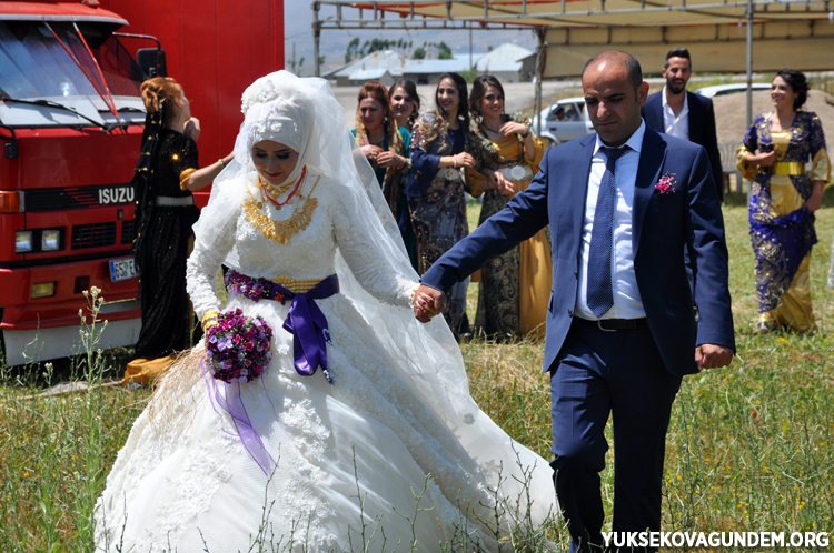 Çiftçi ailesinin mutlu günü 152