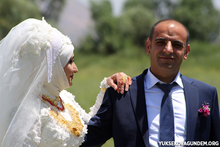 Çiftçi ailesinin mutlu günü 156