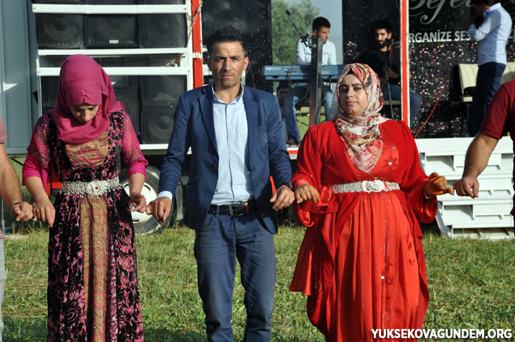 Çiftçi ailesinin mutlu günü 39