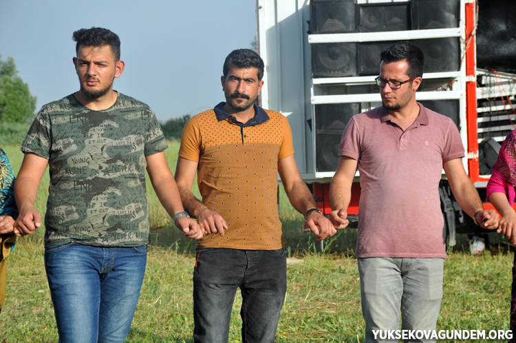 Çiftçi ailesinin mutlu günü 40