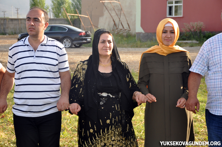 Çiftçi ailesinin mutlu günü 52