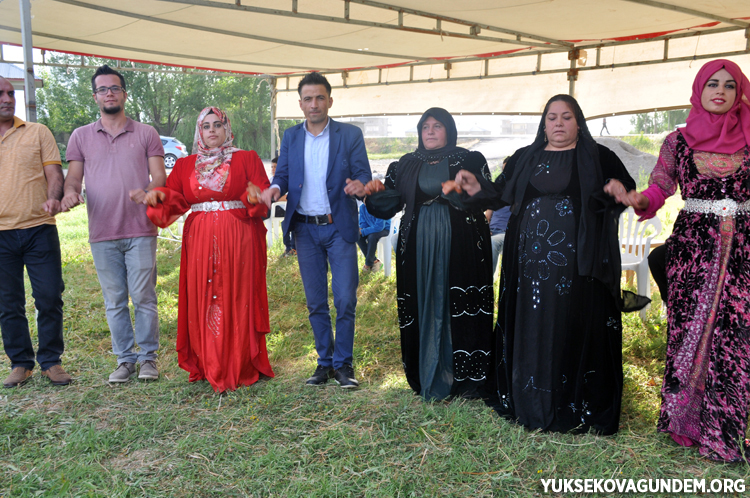 Çiftçi ailesinin mutlu günü 59